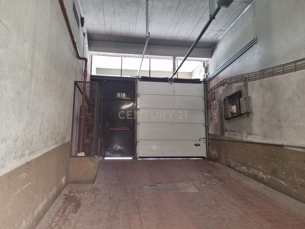 Três lugares de estacionamento -  Centro Comercial Mouras Shopping Center - Image 2
